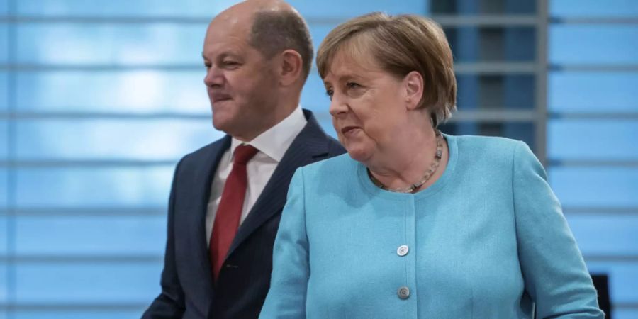 Der deutsche Finanzminister Olaf Scholz und die Bundeskanzlerin Angela Merkel rufen ihre EU-Partner zur Kompromissbereitschaft bei den Verhandlungen über den EU-Wiederaufbauplan auf. (Archivbild)