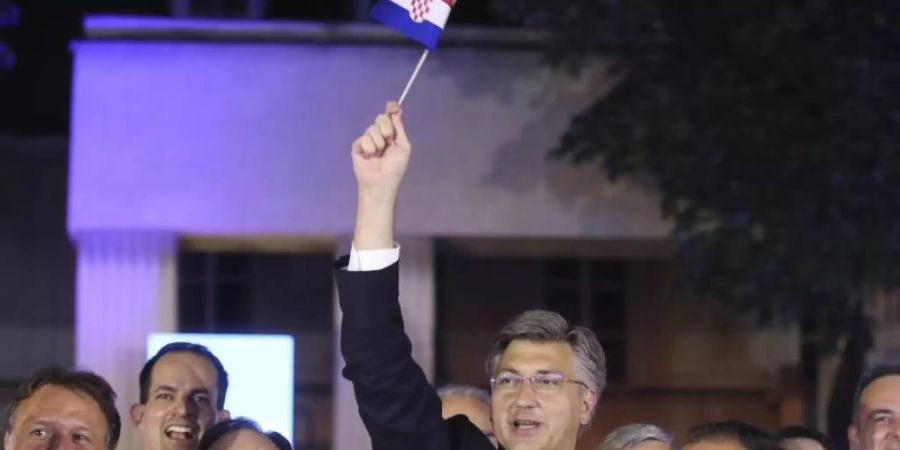 Andrej Plenkovic freut sich über den Ausgang der Wahl. Foto: Uncredited/AP/dpa