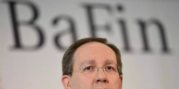 Felix Hufeld 2015 bei der Jahres-Pressekonferenz. Der Bafin-Chef begann seine berufliche Laufbahn 1992 als Unternehmensberater bei Boston Consulting. Foto: picture alliance / dpa Felix Hufeld 2015 bei der Jahres-Pressekonferenz. Der Bafin-Chef begann seine berufliche Laufbahn 1992 als Unternehmensberater bei Boston Consulting. Foto: picture alliance / dpa