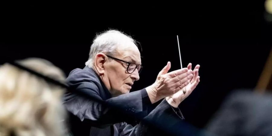 Komponist Ennio Morricone bei seiner "The Farewell Tour" 2019 in Berlin. Foto: Christoph Soeder/dpa