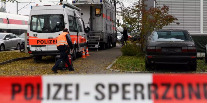 Neun Personen müssen sich wegen den Vorfällen an der An'Nur Moschee verantworten. Neun Personen müssen sich wegen den Vorfällen an der An'Nur Moschee verantworten.
