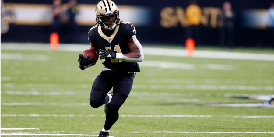 Nach dem Rückschlag gegen die Rams, finden die New Orleans Saints zurück in die Erfolgsspur: Beim wichtigen 31:21-Sieg im Direktduell gegen die Panthers, glänzt vor allem Rookie-Running Back Alvin Kamara. Gut für die Saints: Die Atlanta Falcons verlieren parallel gegen die Vikings.