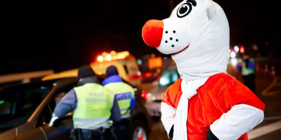 Das Nez-Rouge-Maskottchen bereitet sich schon auf den Silvester vor.