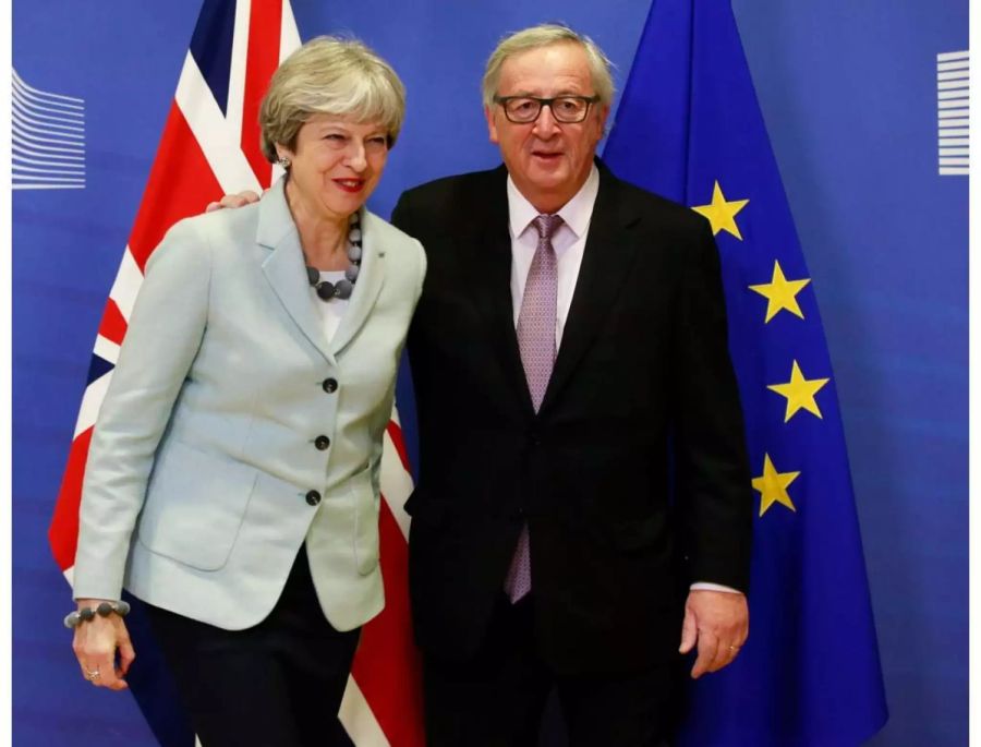 Die britische Premierministerin Theresa May und EU-Kommissionspräsident Jean-Claude Juncker am Freitagmorgen in Brüssel.