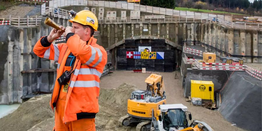 Den Tunnelbauern geht die Arbeit nicht so schnell aus.