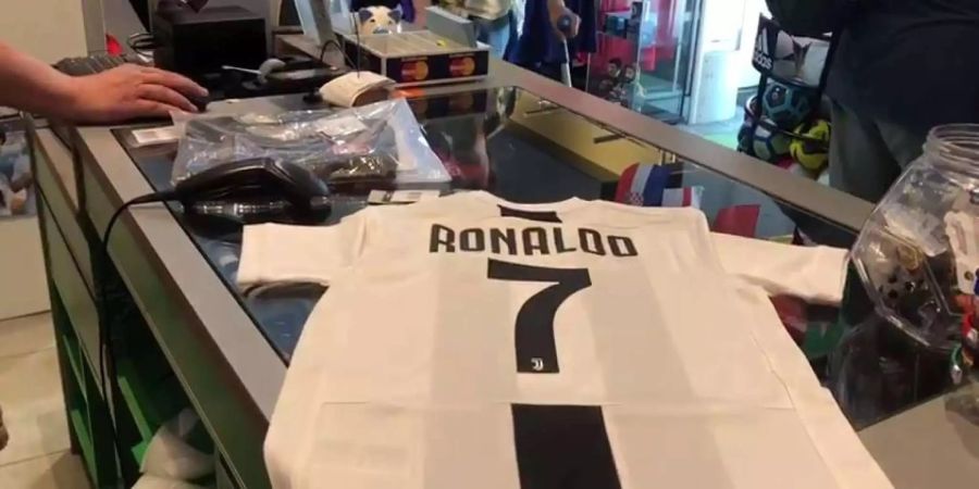 Das neue Trikot von Ronaldo geht weg wie warme Weggli.