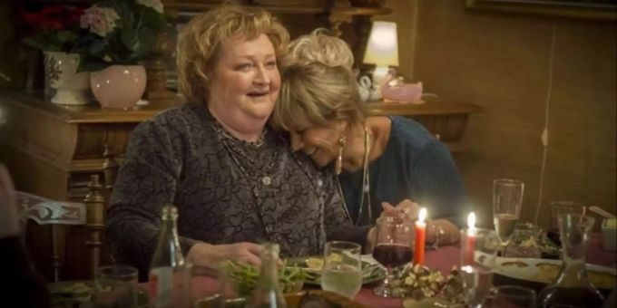 Moment – sind Oma Brigitta (Marianne Mörck, links) und Gugge (Lill-Babs) etwa mehr als allerbeste Freundinnen? Moment – sind Oma Brigitta (Marianne Mörck, links) und Gugge (Lill-Babs) etwa mehr als allerbeste Freundinnen?