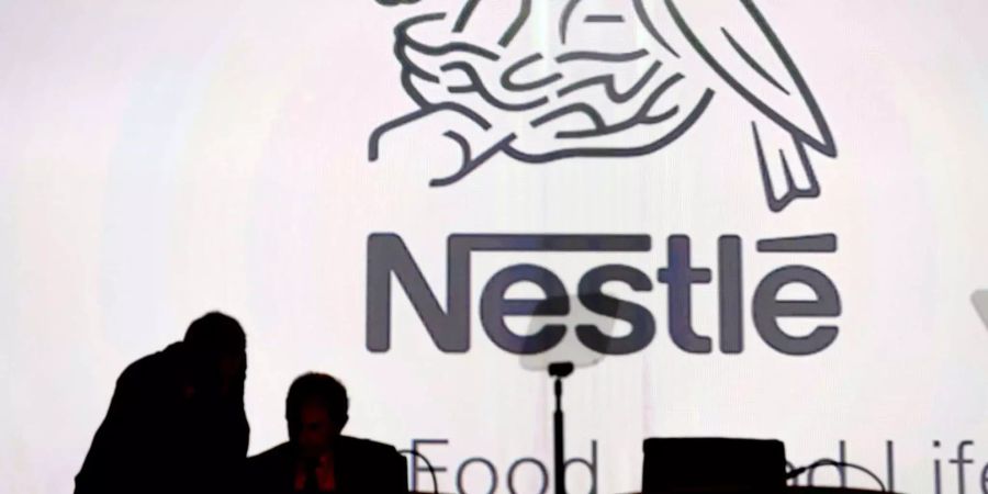 Eine Projekton des Nestlé-Logos bei der Generallversammlung des Weltgrössten Lebensmittel- und Getränkeproduzentens in Lausannne.