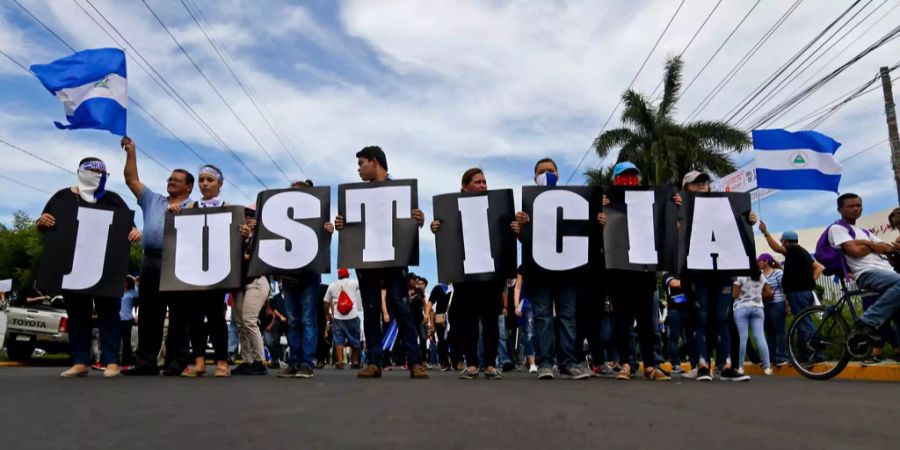 Die Demonstranten fordern den Rücktritt des Präsidenten Daniel Ortega.