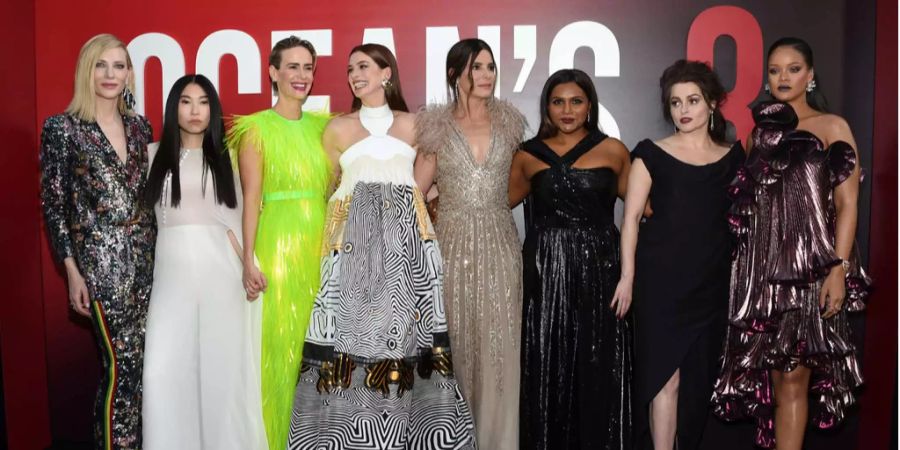 Geballte Frauenpower: Cate Blanchett (l-r), Awkwafina, Sarah Paulson, Anne Hathaway, Sandra Bullock, Mindy Kaling, Helena Bonham Carter und Rihanna sind Teil der neuen Kriminalkomödie «Ocean's 8».