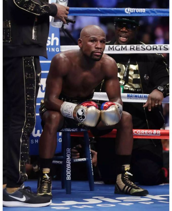 Boxer Floyd Mayweather hat es im Ring im Griff. Bei Kryptowährungen beweist er allerdings kein gutes Händchen. Boxer Floyd Mayweather hat es im Ring im Griff. Bei Kryptowährungen beweist er allerdings kein gutes Händchen.