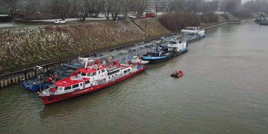 Ein Tankschiff in Basel (Symbolbild).