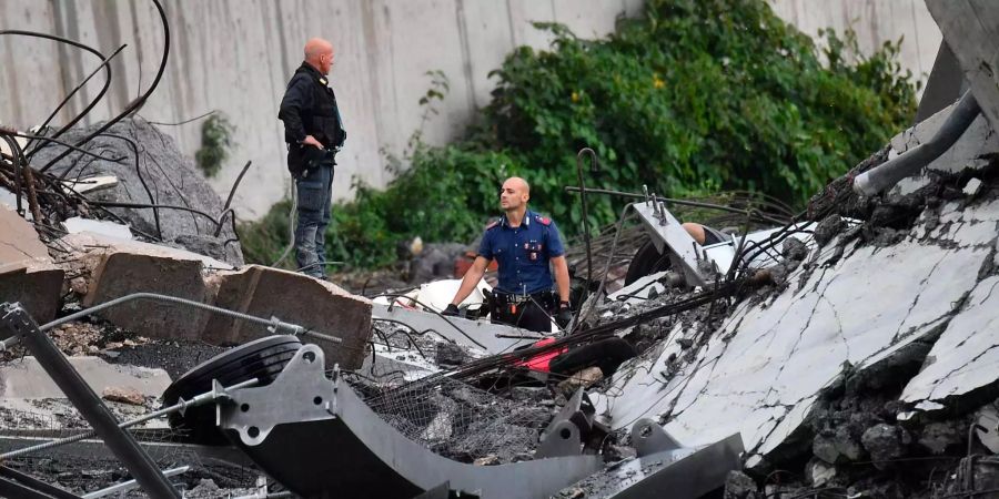 Die Rettungsarbeiten bei der Morandi-Brücke sind noch immer in vollem Gange – die Chancen Überlebende zu finden schwindet jedoch.