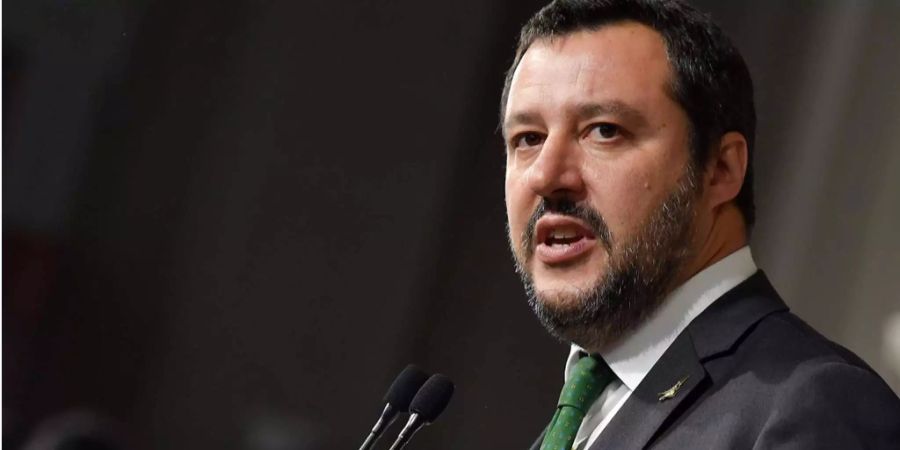 Italiens Innenminister Matteo Salvini kündigte an, dass die italienische Küstenwache nicht mehr auf Hilferufe von Migranten reagieren könne.