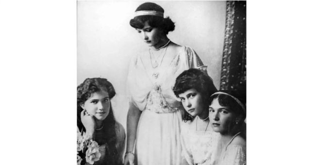 Die vier Töchter von Nikolaus II. Maria, Tatjana, Anastasia und Olga (v.l.n.r.). Fotografiert 1913, fünf Jahre vor ihrer Exekution. anastasia