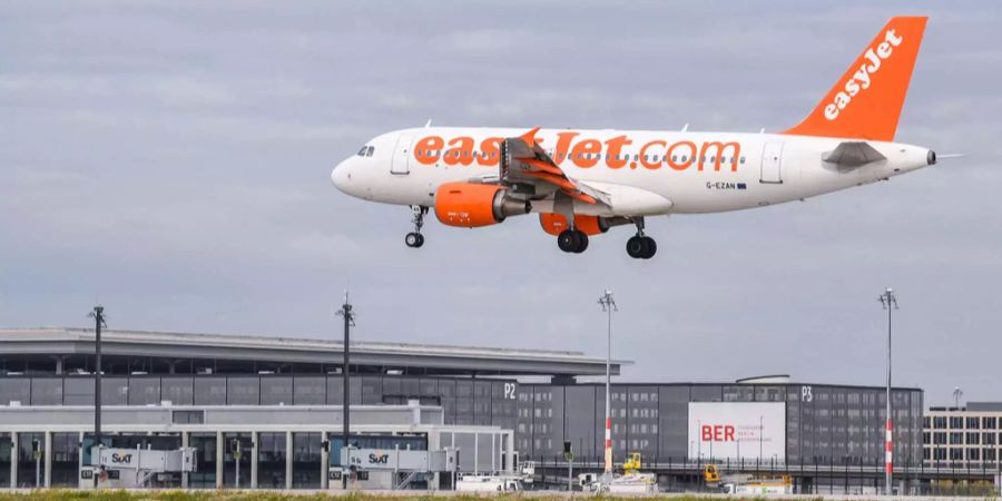 Easyjet kann seine Mission an den Berliner Flughäfen beginnen.