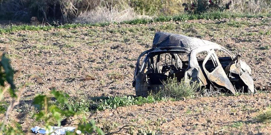 Das zerstörte Auto, in dem die Journalistin auf Malta getötet wurde.