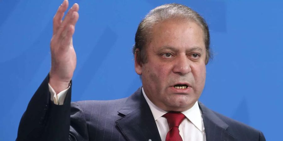 Der damalige pakistanische Premierminister Muhammad Nawaz Sharif beantwortet im Bundeskanzleramt in Berlin Fragen von Journalisten.