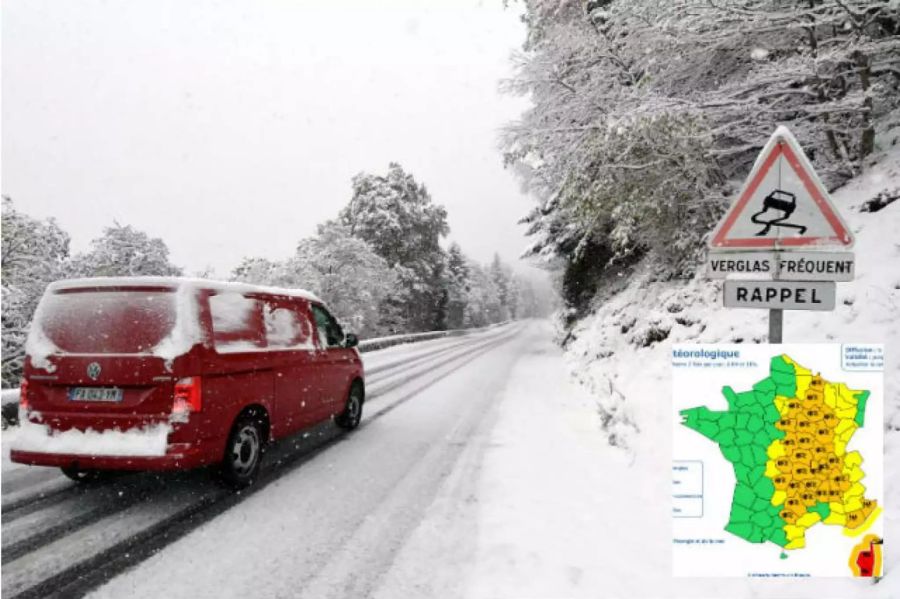 Ein Auto fährt auf einer Strasse in La Mongie, nachdem der erste Schnee gefallen ist.