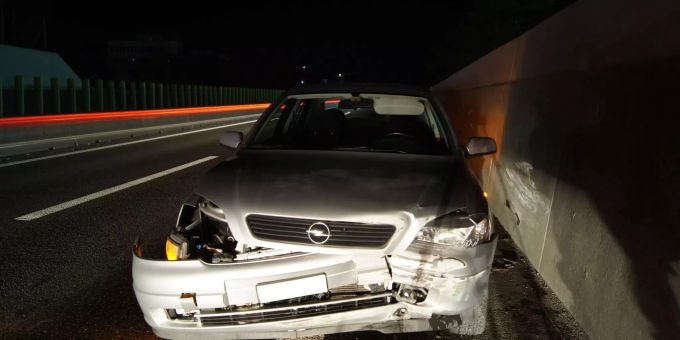 Polizei - Verkehrsbehinderungen nach Selbstunfall