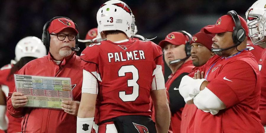 Die Cardinals verlieren nicht nur 33:0 gegen die Rams, sondern müssen jetzt auch noch auf QB Carson Palmer verzichten. Der brach sich den Arm und fällt mindestens acht Wochen aus. Sein Ersatzmann Drew Stanton konnte nicht überzeugen.