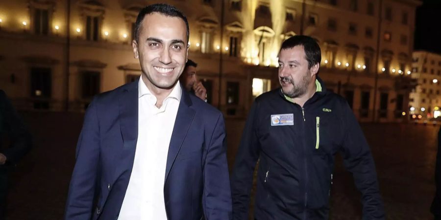 Italiens Innenminister Matteo Salvini (rechts) und der stellvertretende Ministerpräsident Luigi Di Maio nach einer Sitzung in Rom.