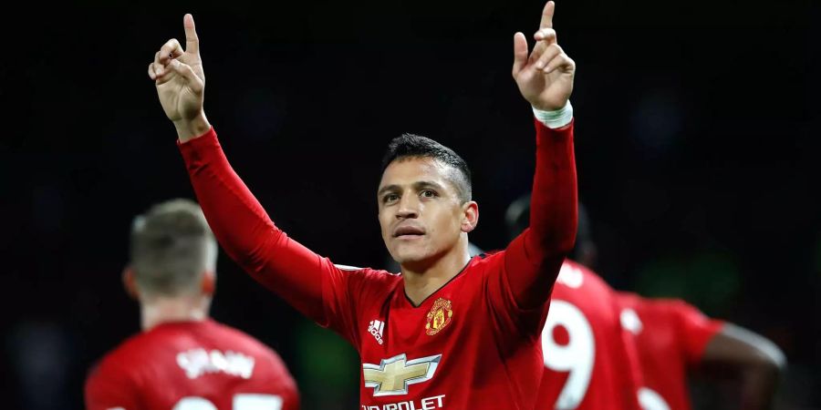 Alexis Sanchez von Manchester United freut sich über sein Tor zum 3:2.