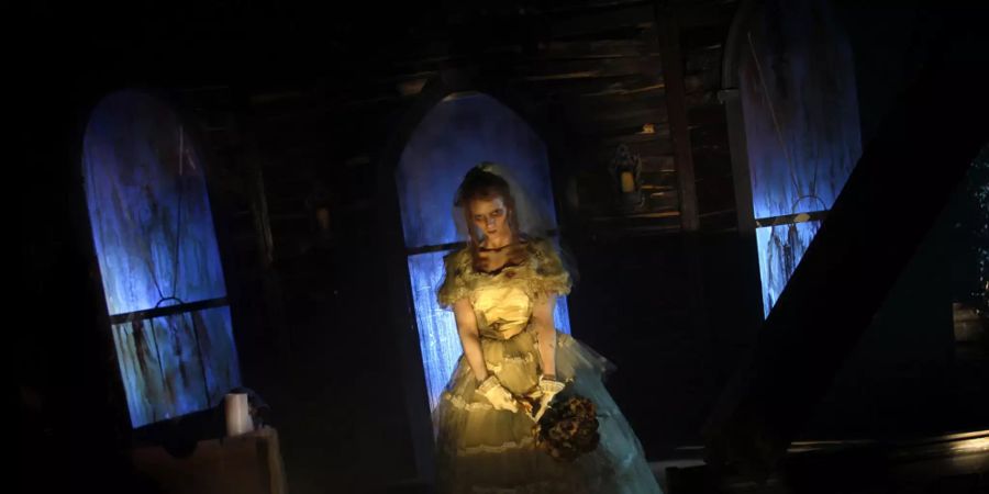 Ist die unheimliche Braut eine Figur oder ein echter Mensch? Im Pittsburgher Horrorhaus kann man sich nie sicher sein. Bild: Flickr/ScarehouseScott