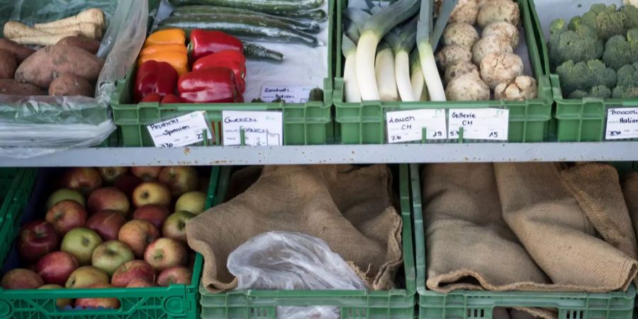 Der Hofladen bietet frisches Gemuese und Fruechte