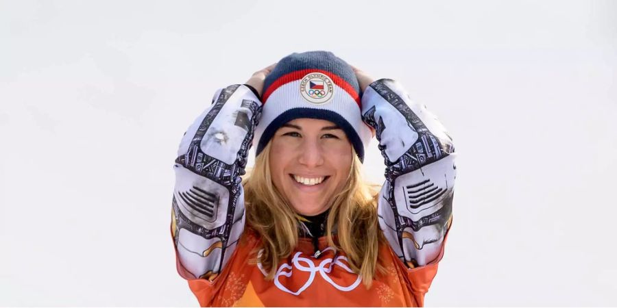 Kanns nicht fassen: Ester Ledecka krönt ihre unglaubliche Olympischen Winterspiele.