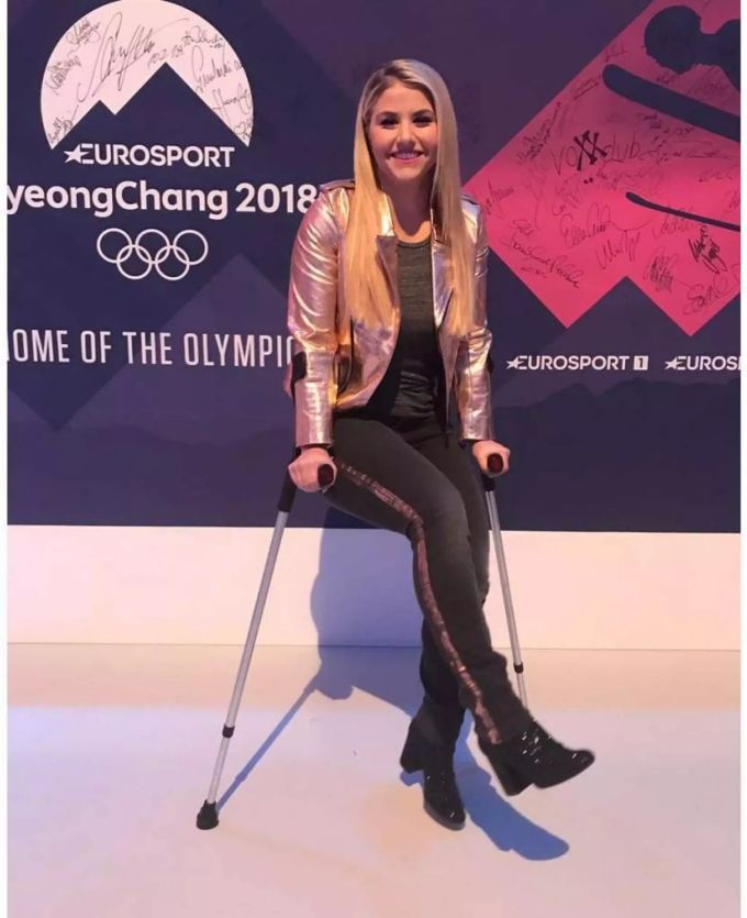 Am Wochenende schockte Beatrice Egli ihre Fans mit Krücken. Am Wochenende schockte Beatrice Egli ihre Fans mit Krücken.
