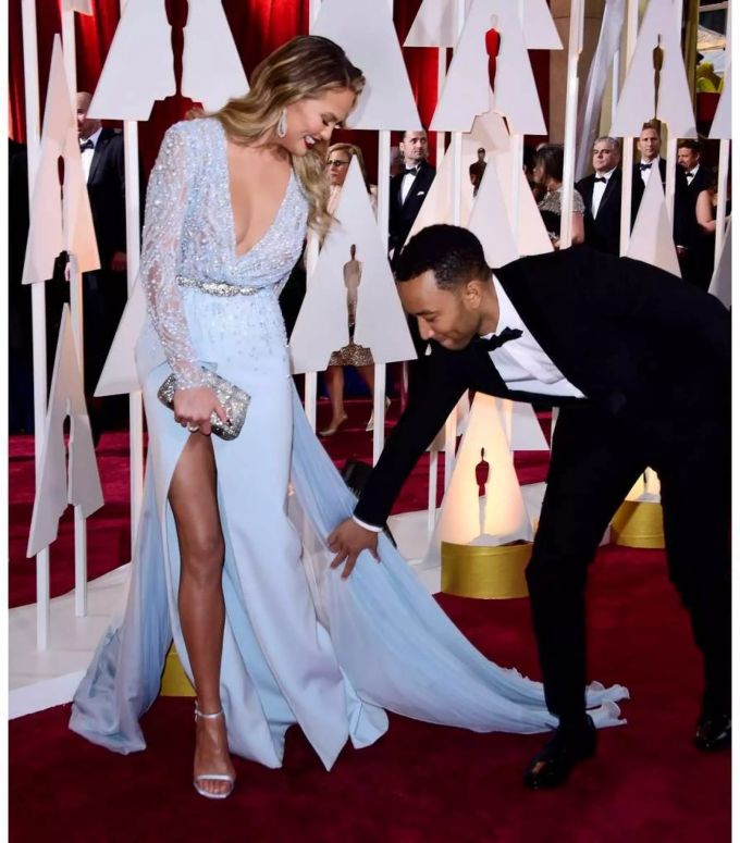 Teigen und ihr Ehemann John Legend an den Oscars 2015. Teigen und ihr Ehemann John Legend an den Oscars 2015.