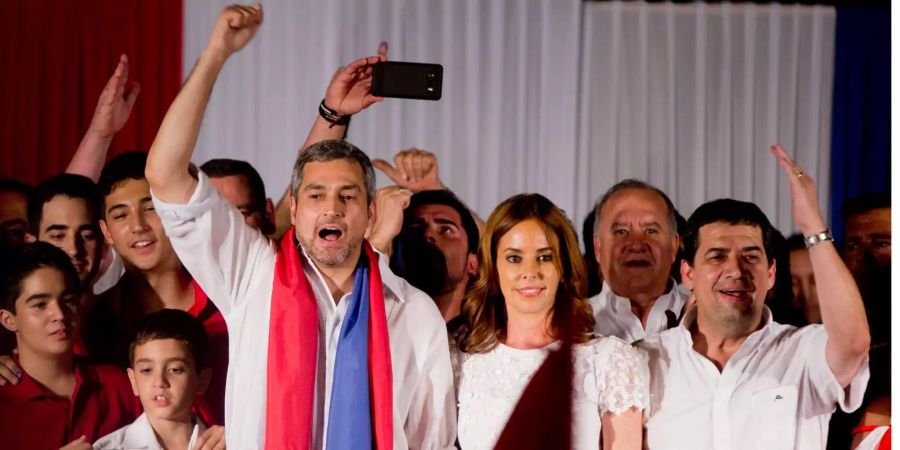 Der Regierungskandidat Benítez hat die Präsidentenwahl in Paraguay gewonnen. Der 46-Jährige holte bei der Wahl am Sonntag 46,5 Prozent der Stimmen, wie das Wahlamt nach der Auszählung fast aller Stimmzettel mitteilte.