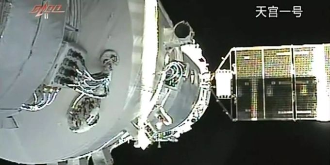 Der Aufprall von «Tiangong 1» kann ab sofort live im Internet verfolgt werden. Der Aufprall von «Tiangong 1» kann ab sofort live im Internet verfolgt werden.