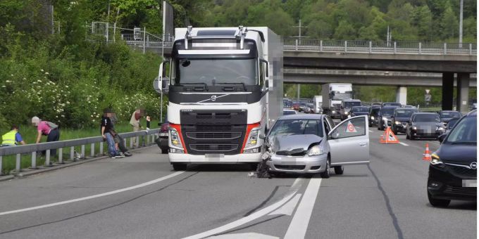 Rothrist AG - Kollision mit vier Fahrzeugen auf der A1