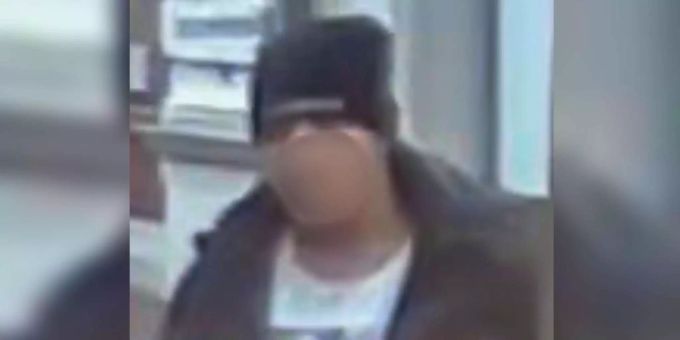 Mit diesem Bild sucht die Polizei Schaffhausen nach dem Täter. Mit diesem Bild sucht die Polizei Schaffhausen nach dem Täter.