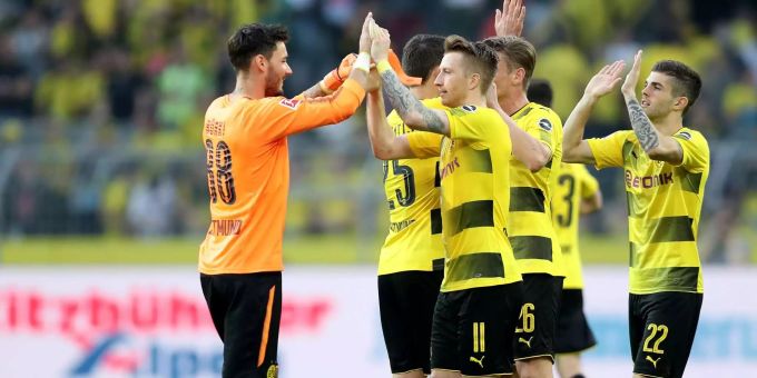 Nach zwei bitteren Auswärtsniederlagen gegen Bayern (0:6) und Schalke (0:2) setzt der BVB gegen Leverkusen ein Ausrufezeichen. Beim 4:0-Erfolg spielt neben Roman Bürki mit Manuel Akanji auch ein zweiter Schweizer durch. Beide zeigen eine souveräne, fehlerfreie Darstellung. Nach zwei bitteren Auswärtsniederlagen gegen Bayern (0:6) und Schalke (0:2) setzt der BVB gegen Leverkusen ein Ausrufezeichen. Beim 4:0-Erfolg spielt neben Roman Bürki mit Manuel Akanji auch ein zweiter Schweizer durch. Beide zeigen eine souveräne, fehlerfreie Darstellung.