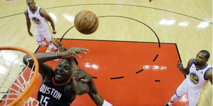Clint Capela erzielt fünf Punkte und zehn Rebounds. Clint Capela erzielt fünf Punkte und zehn Rebounds.