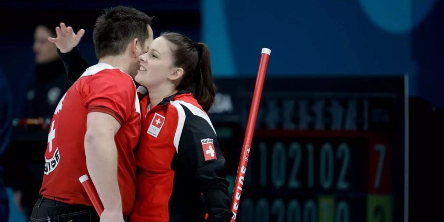 Mixed-Curler Jenny Perret und Martin Rios können sich heute bereits eine Medaille sichern.