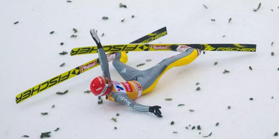 Richard Freitag stürzt in Innsbruck.