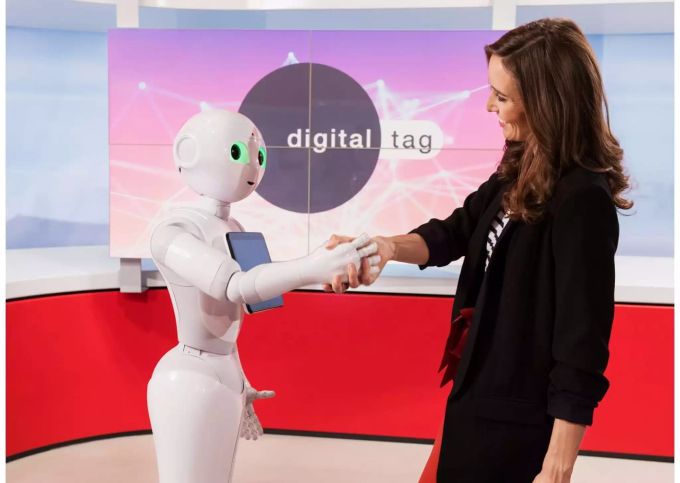 Pepper ist Japaner und kostet 20'000 Franken. Pepper ist Japaner und kostet 20'000 Franken.