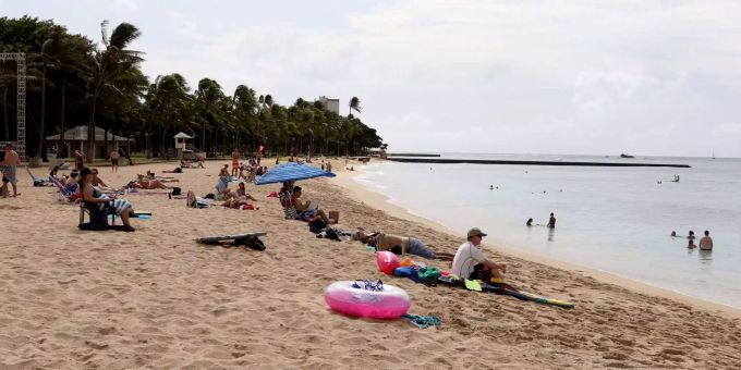 Hawaii liegt etwa 7400 Kilometer von Nordkorea entfernt. Hawaii liegt etwa 7400 Kilometer von Nordkorea entfernt.