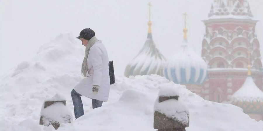 Moskau versinkt im Neuschnee.