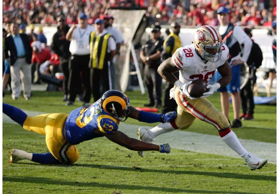 Fünf Siege in Serie! Die 49ers legen ein hervorragendes Saisonfinish hin und besiegen zum Abschluss auch noch die LA Rams. Mit Jimmy Garoppolo als Quarterback ist das Team aus San Francisco kaum wieder zu erkennen und dürfte in der kommenden Saison deutlich besser abschneiden. Die Rams treffen in der ersten Playoff-Runde auf Atlanta.