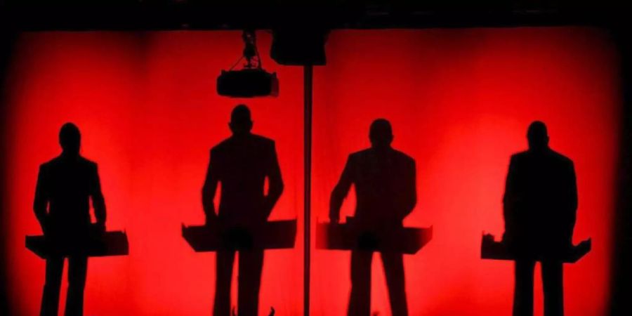 Die deutsche Band Kraftwerk beim 39. Montreux Jazz Festival 2005. Foto: epa Keystone Martial Trezzini/epa/dpa