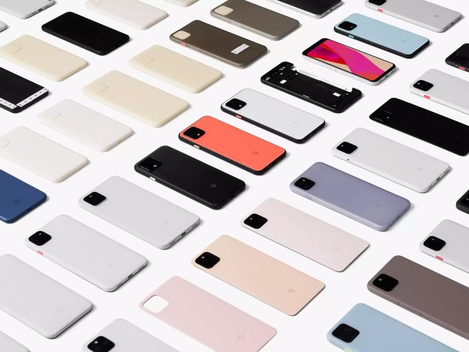 Die Rückseite des Google Pixel 4 wird von einem schwarzen, quadratischen Element dominiert. Google Pixel 4