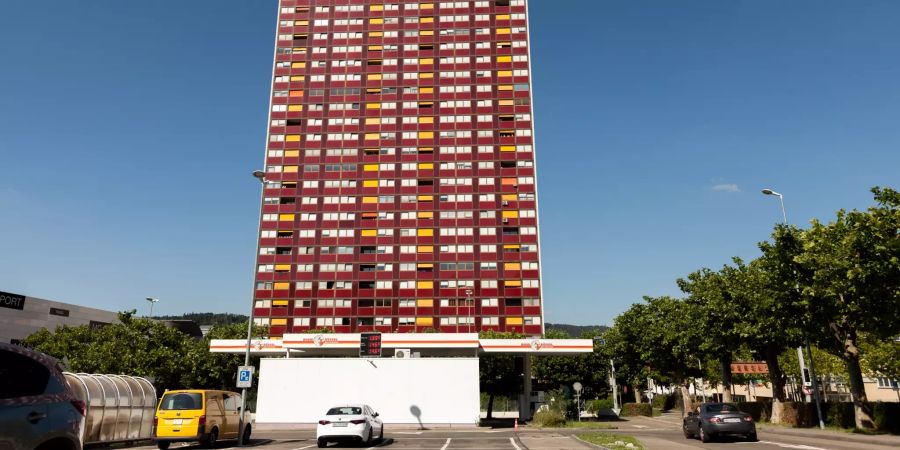 Ein Hochhaus in Spreitenbach.