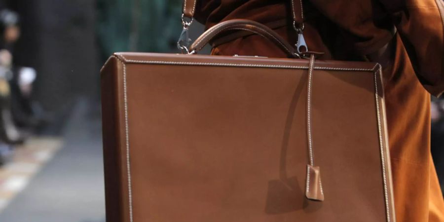 Eine Tasche von Hermès.