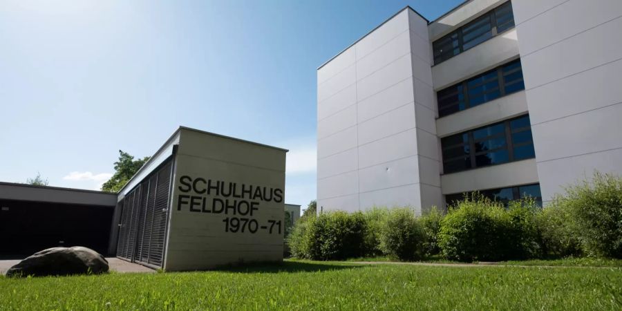 Die Primarschule Feldhof in Volketswil.