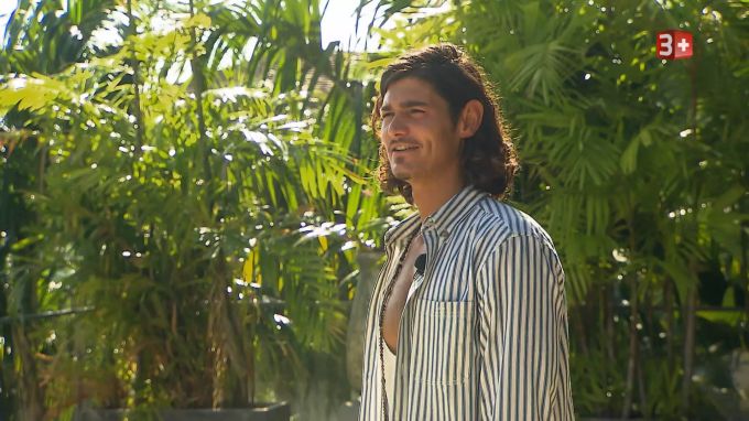 Er ist zurück und hat knifflige Fragen im Gepäck: Ex-Bachelor Patric Haziri. Bachelorette 2020